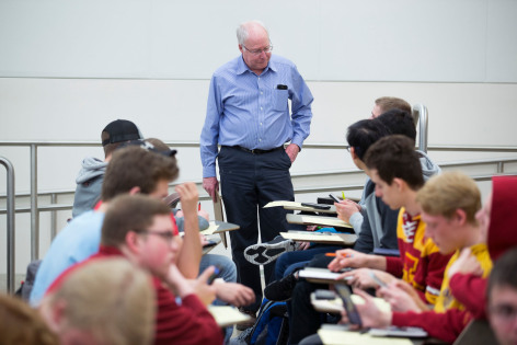 Instructor Elgin Johnston working with students in calculus class