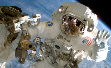 Clayton Anderson waves during a spacewalk.